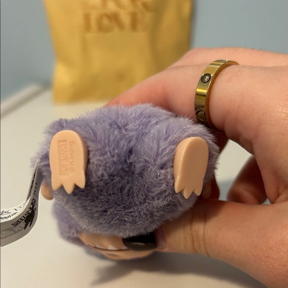 Pin For Love “?” Labubu - Picture 4 of 8